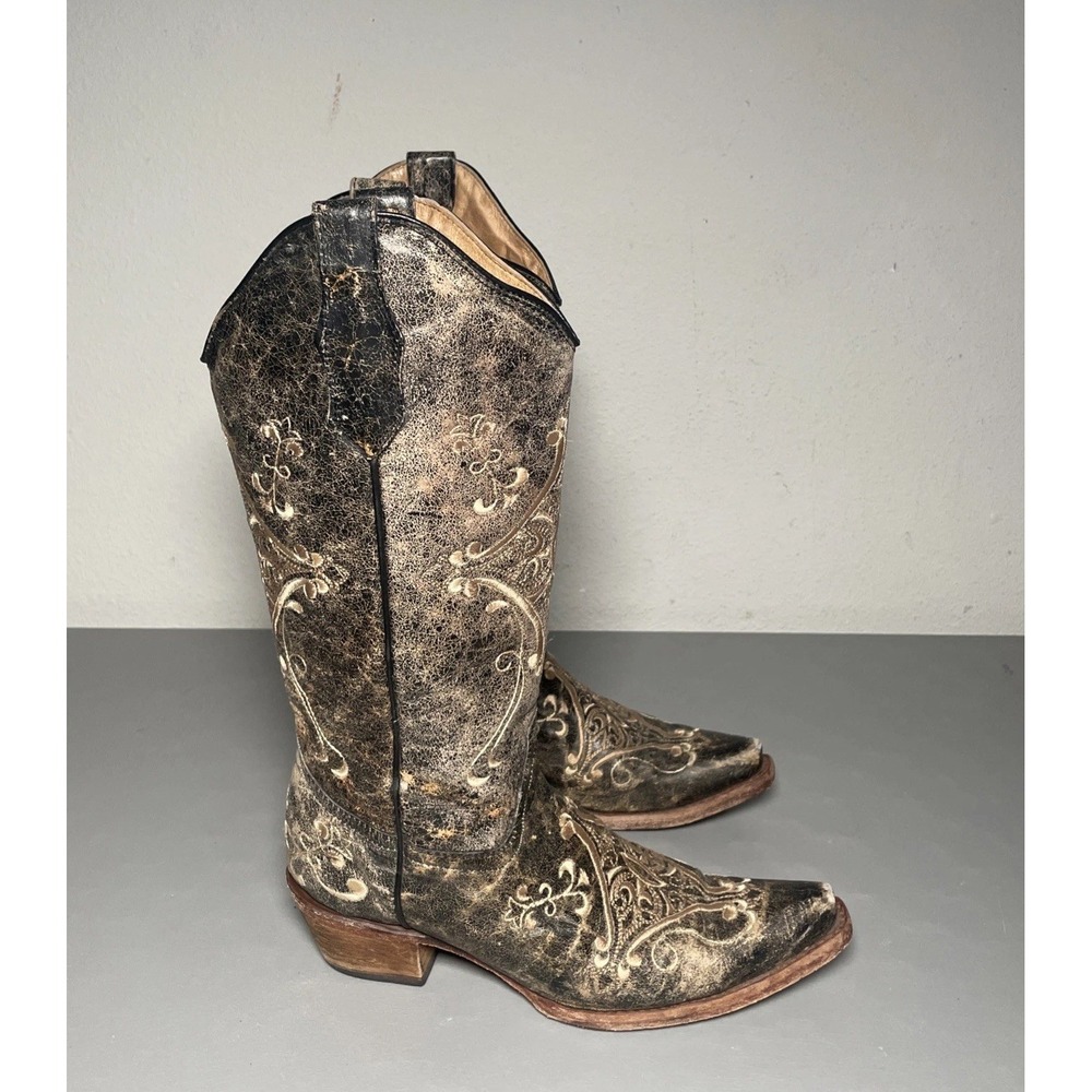 Circle G Corral Women's 7M Floral Embroidered Distressed Leather Western Boots